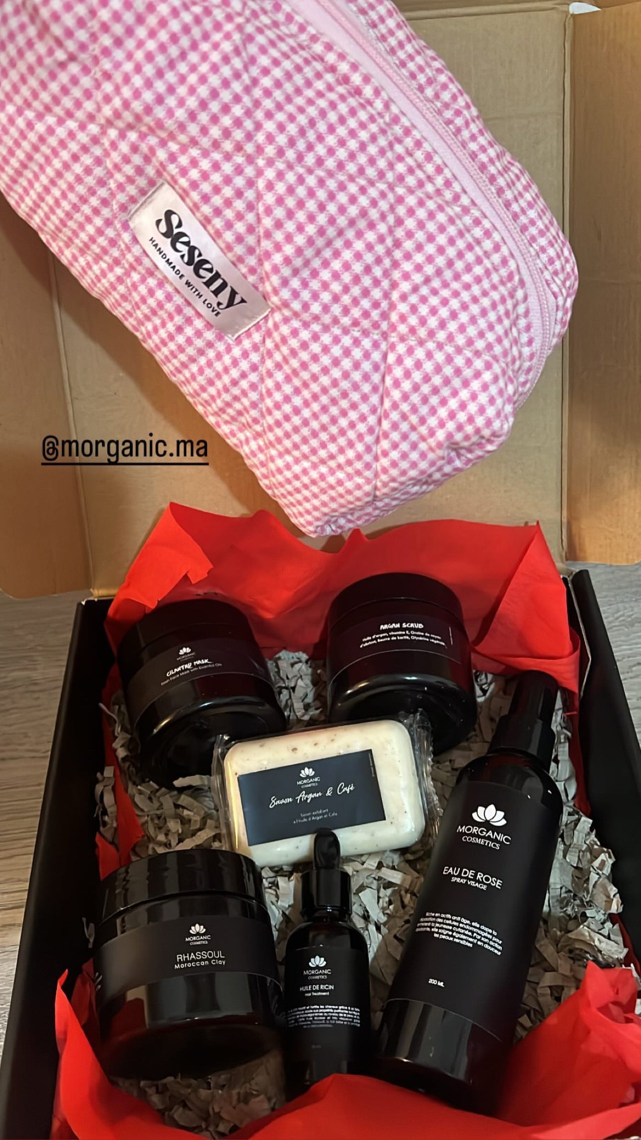 Trousse Seseny avec 5 produits bio Morganic dans une boîte, incluant des soins naturels pour tous types de peau.